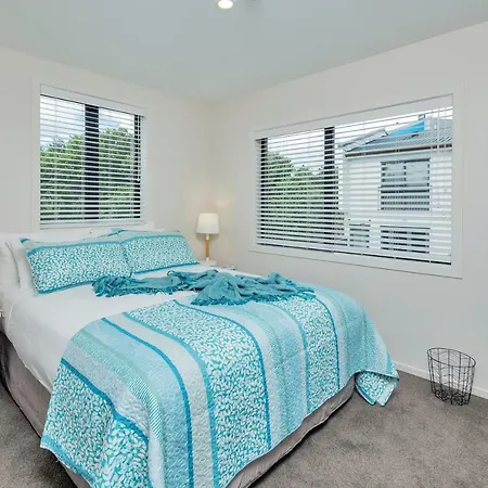 Greenwich Townhouse With Parking And Air-Con Auckland Exterior photo