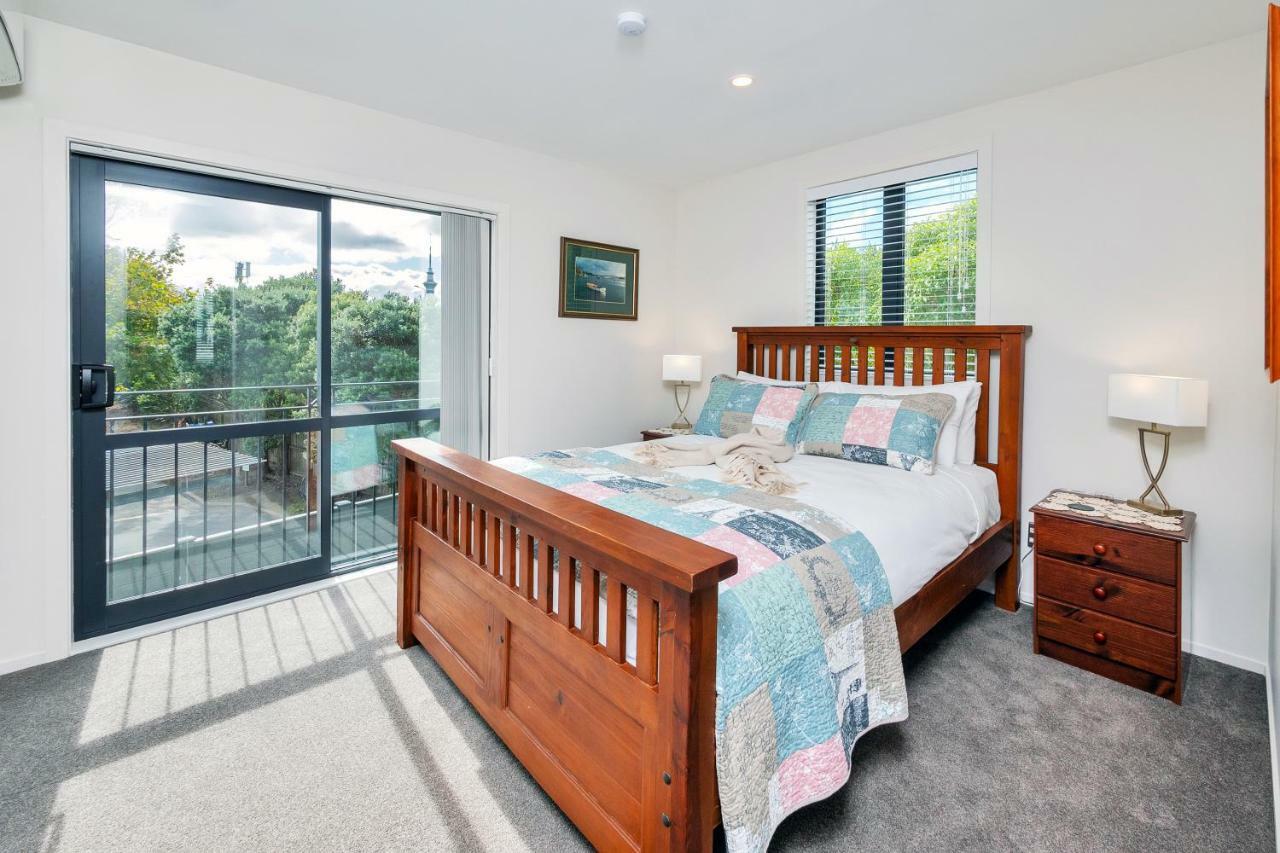 Greenwich Townhouse With Parking And Air-con Holiday home *