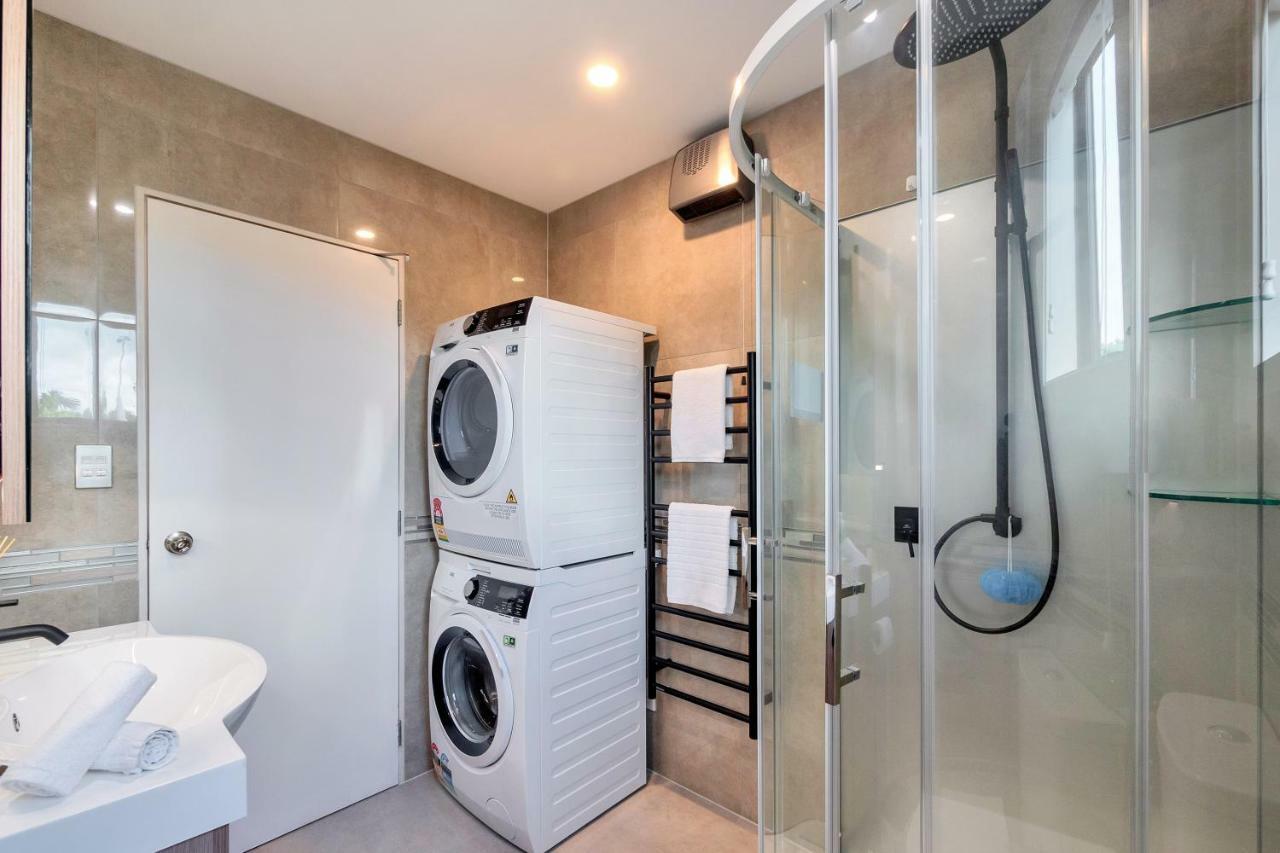 Greenwich Townhouse With Parking And Air-con Holiday home Auckland