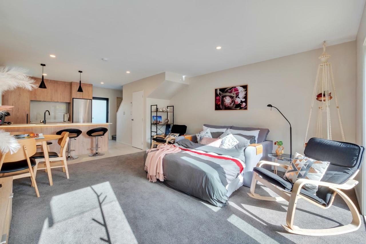 Holiday home Greenwich Townhouse With Parking And Air-con Auckland